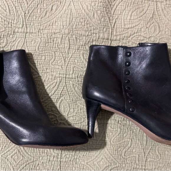 Elegant Black Ankle Boots - Picture 1 of 4